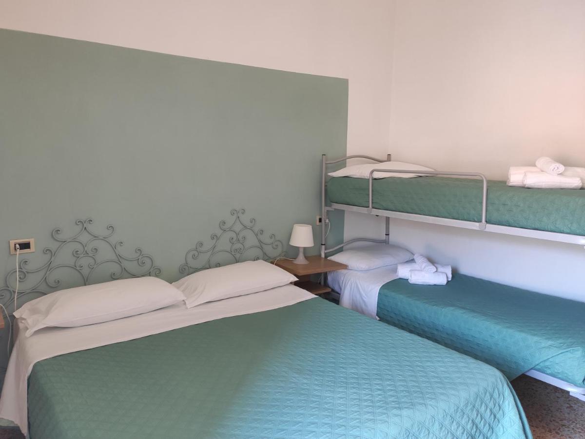 Hotel Imperia Марчана Марина Екстериор снимка