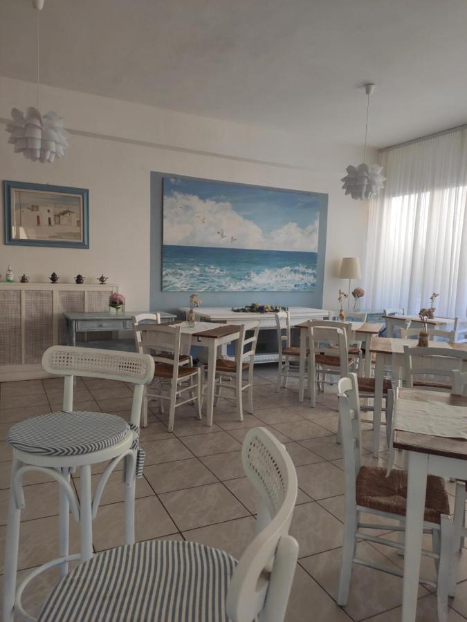 Hotel Imperia Марчана Марина Екстериор снимка