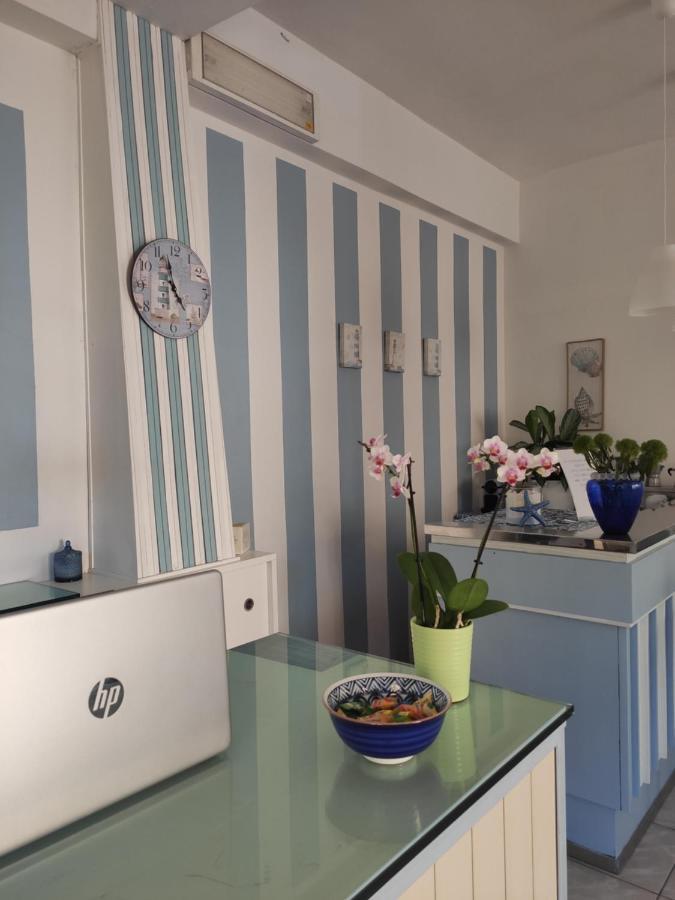 Hotel Imperia Марчана Марина Екстериор снимка