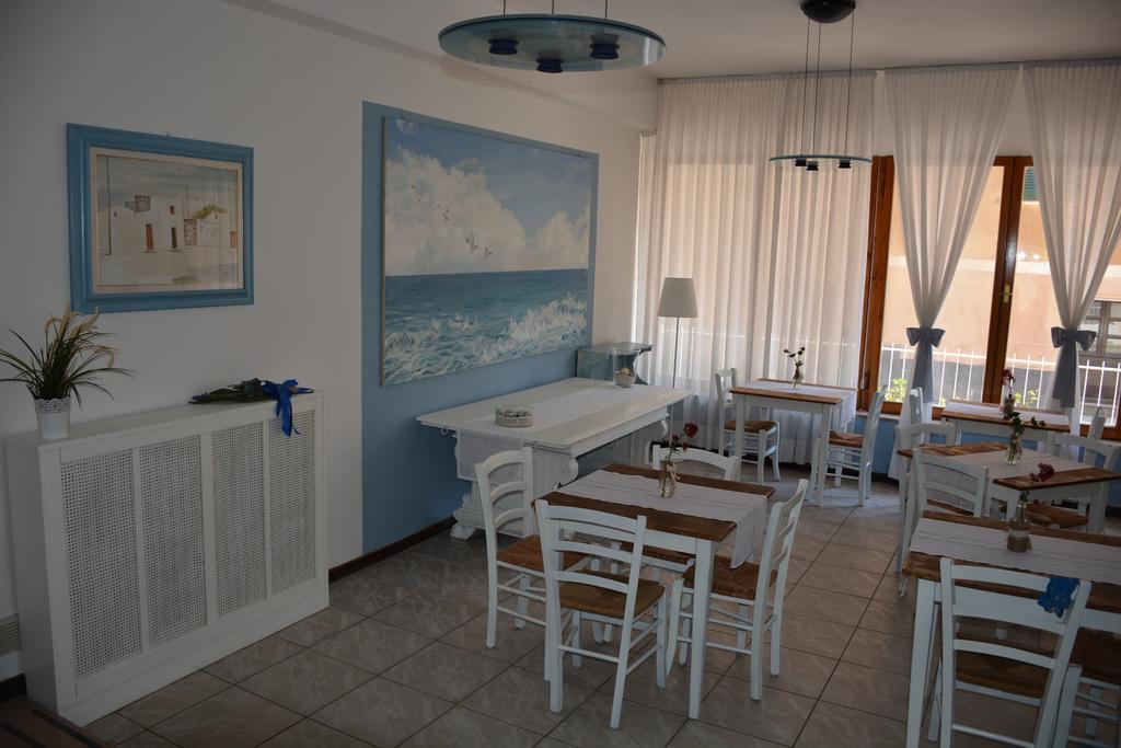 Hotel Imperia Марчана Марина Екстериор снимка