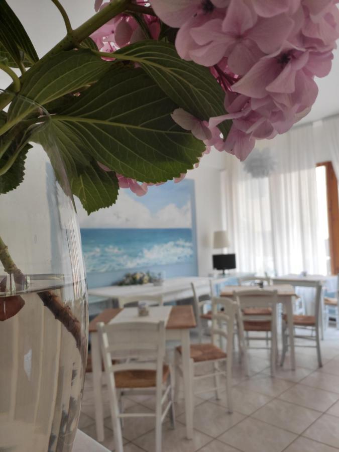 Hotel Imperia Марчана Марина Екстериор снимка