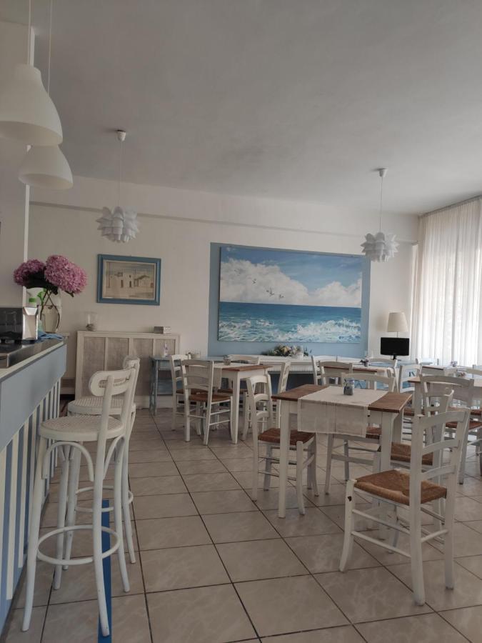 Hotel Imperia Марчана Марина Екстериор снимка